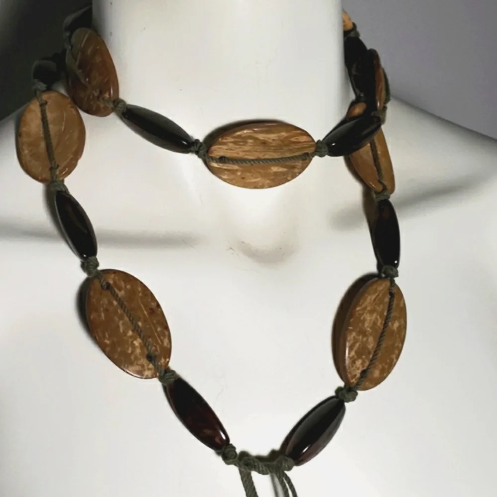 Elegant Tan and Black Beaded Belt - Picture 7 of 15